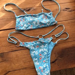 Frankies Bikinis: XS Kailyn Top, S Kailyn Bottoms
